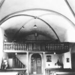 schwarz-weiß Innen-Aufnahme von der Orgelbühne über dem Eingang der alten St. Josefs Kirche