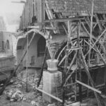 schwarz-weiß Außen-Aufnahme von Bauarbeiten an alter St. Josefs Kirche