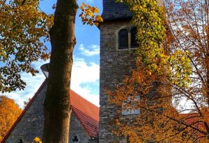St. Josef Kirche im Herbst